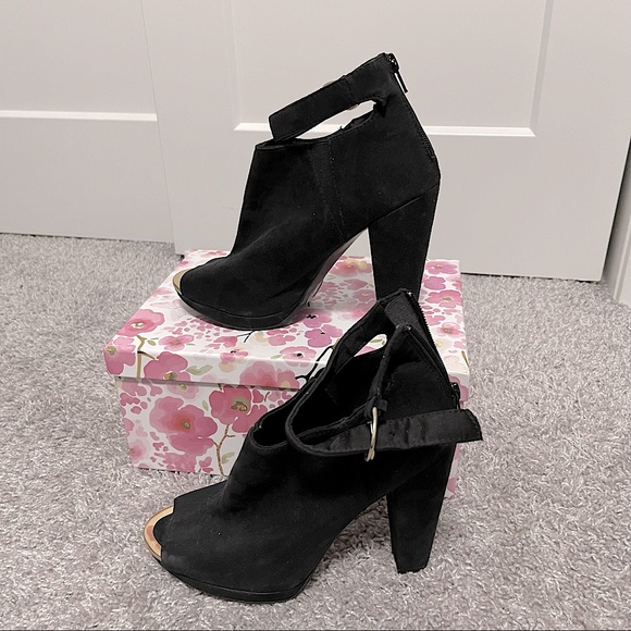 6𝒇𝒐𝒓$50 H&M Peep-toe black suede ankle boots size40(9US) - Picture 2 of 4